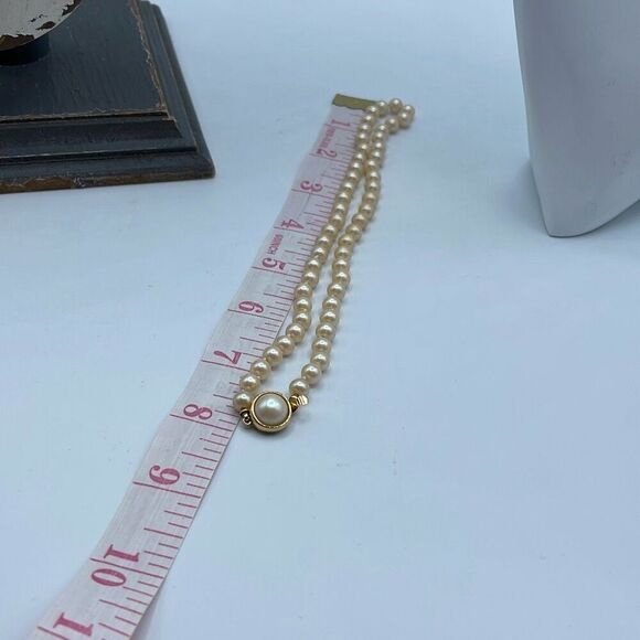 Vintage faux glass pearls. Hand knotted & 16” - Picture 4 of 8